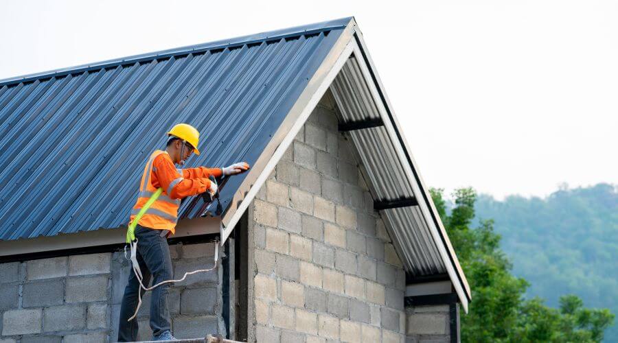Professional gutter cleaning in Lewis Center, OH